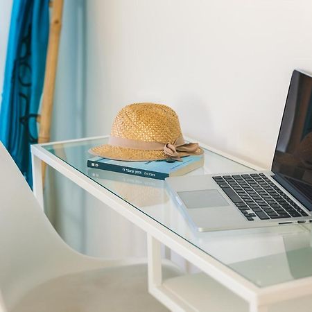 4 Bedroom Apartment On The Beach テル・アビブ エクステリア 写真