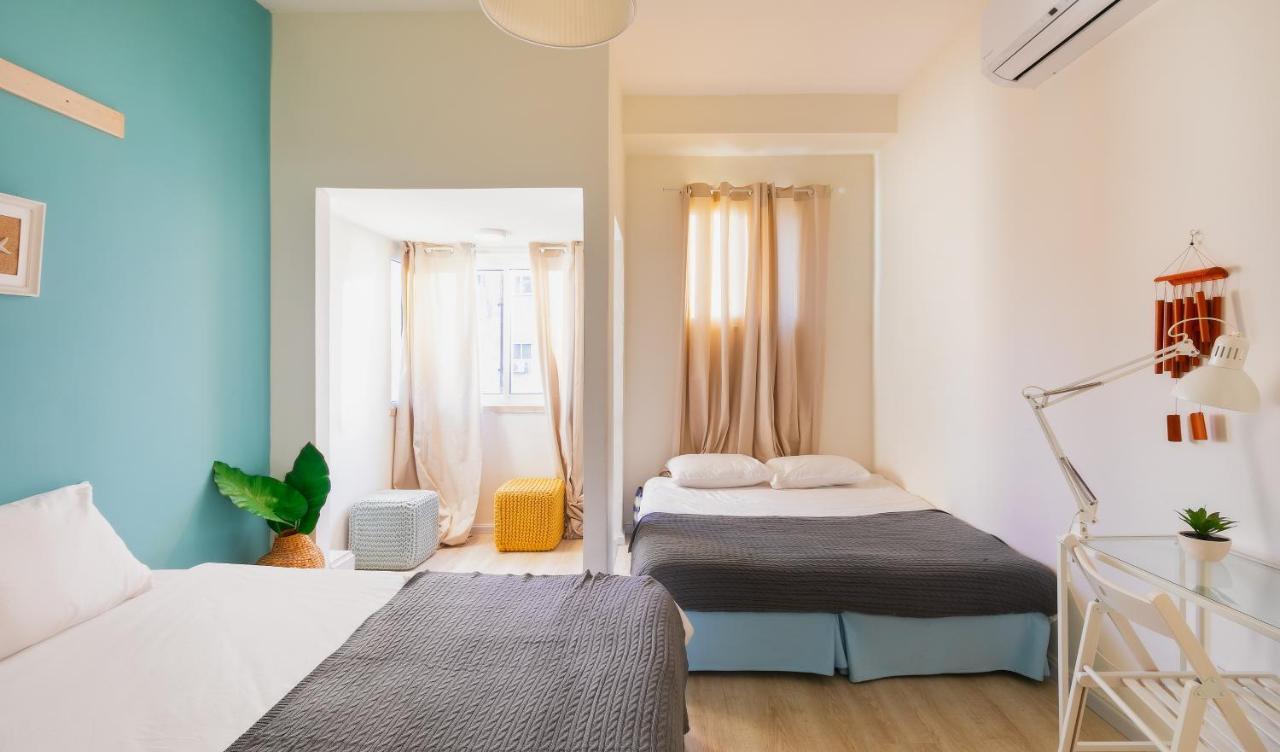 4 Bedroom Apartment On The Beach テル・アビブ エクステリア 写真